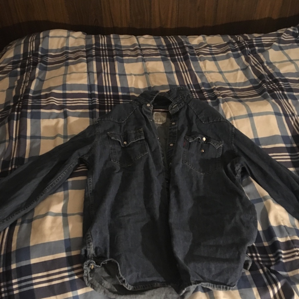 Selling a Levi jean jacket